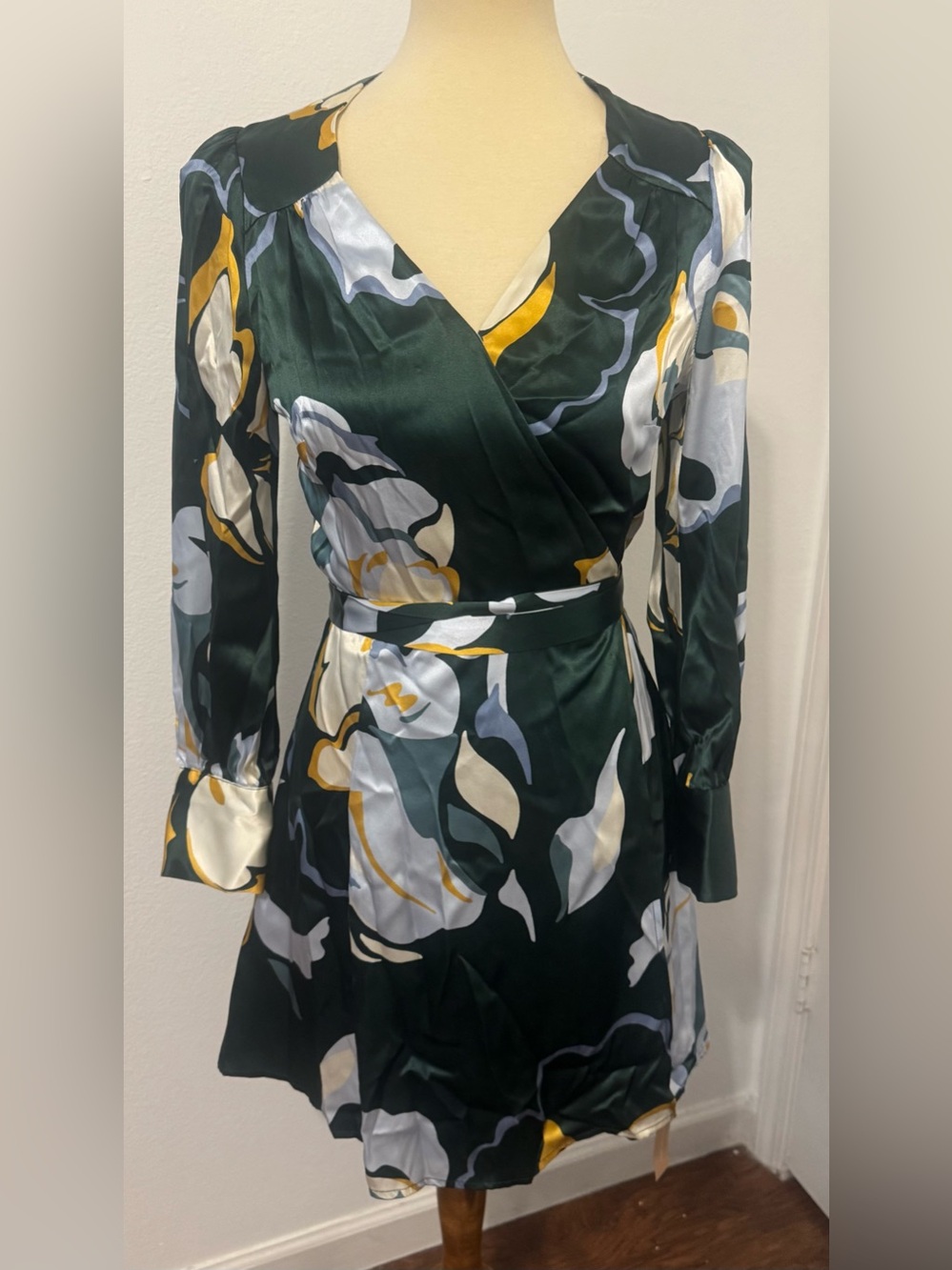 Reformation Chrisley 100% Silk Wrap Mini Dress Bold Floral Date Night NWT Small